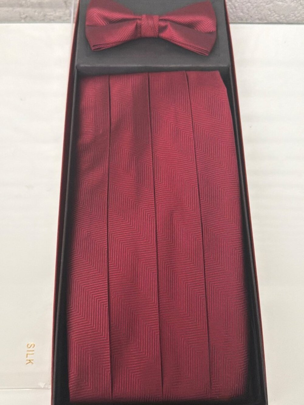 Bill Blass Burgundy Silk Per-Tied Bow Tie & Cummerbund Set